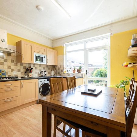 Guestready - Enchanting Life In Gorse Hill Manchester Zewnętrze zdjęcie