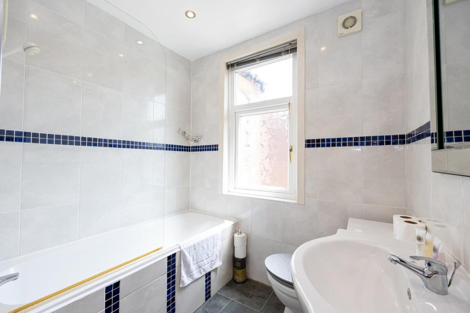 Guestready - Enchanting Life In Gorse Hill Manchester Zewnętrze zdjęcie