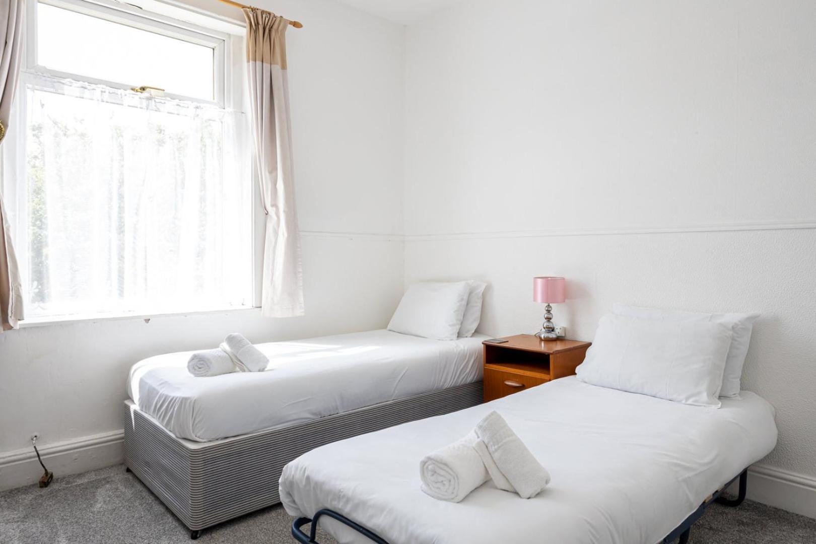 Guestready - Enchanting Life In Gorse Hill Manchester Zewnętrze zdjęcie