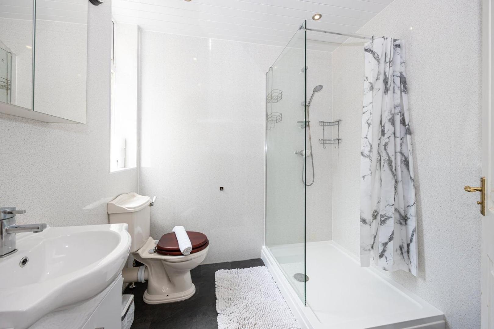Guestready - Enchanting Life In Gorse Hill Manchester Zewnętrze zdjęcie