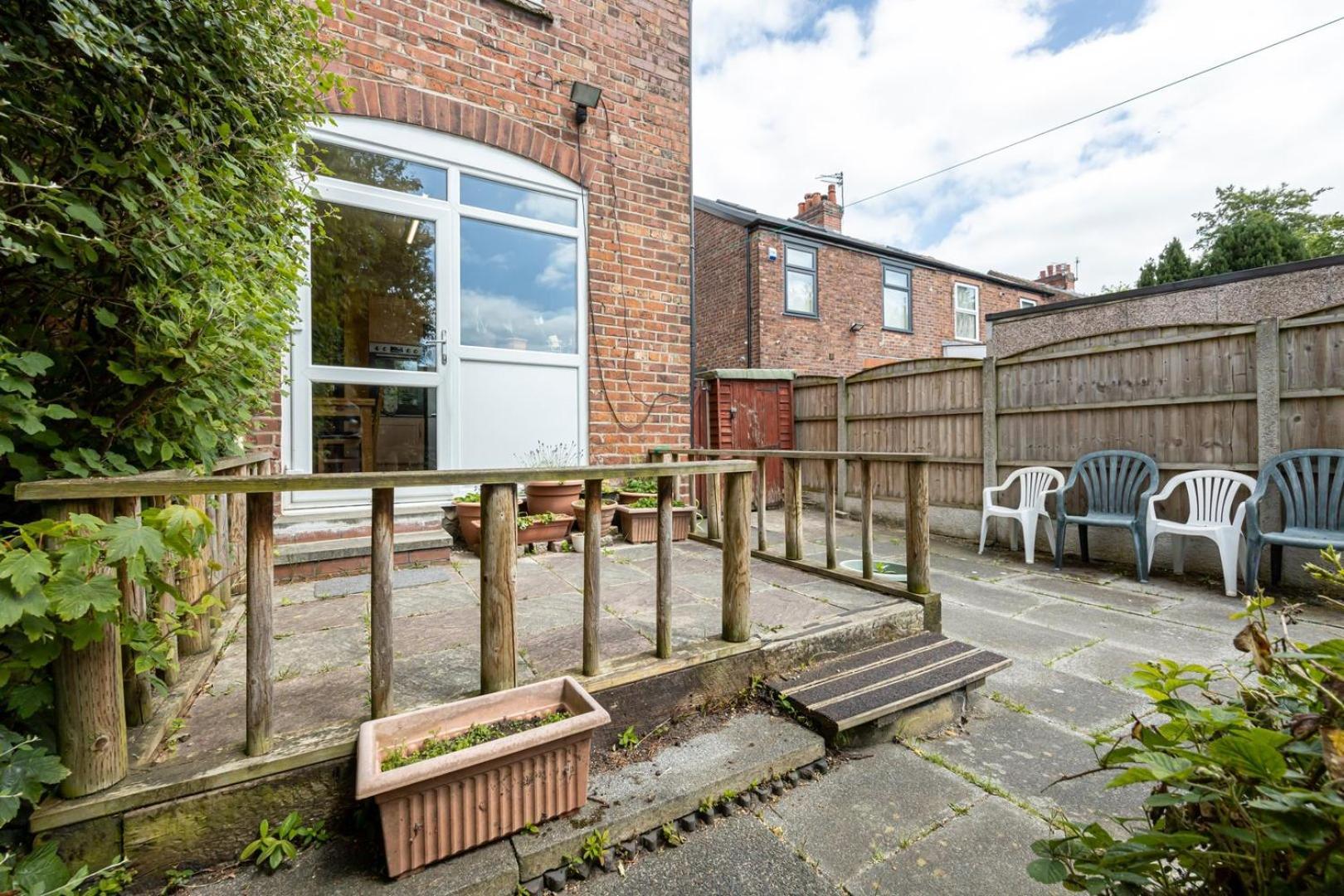 Guestready - Enchanting Life In Gorse Hill Manchester Zewnętrze zdjęcie