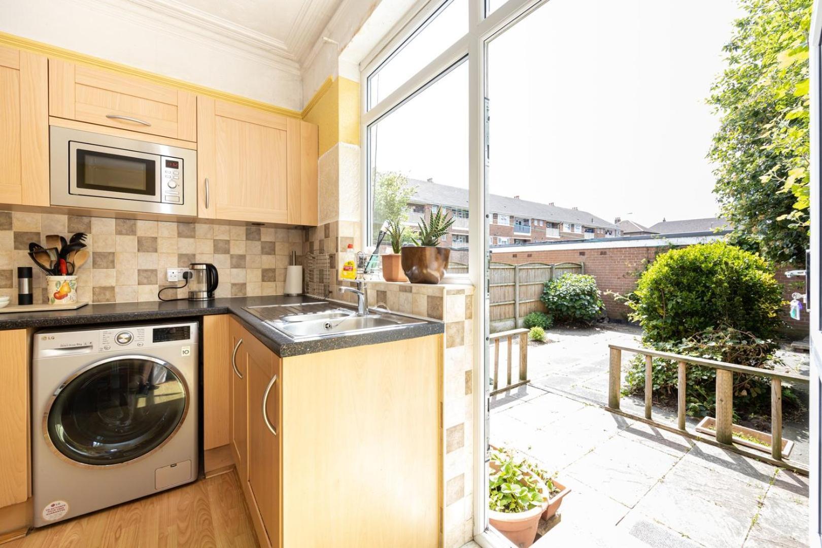 Guestready - Enchanting Life In Gorse Hill Manchester Zewnętrze zdjęcie